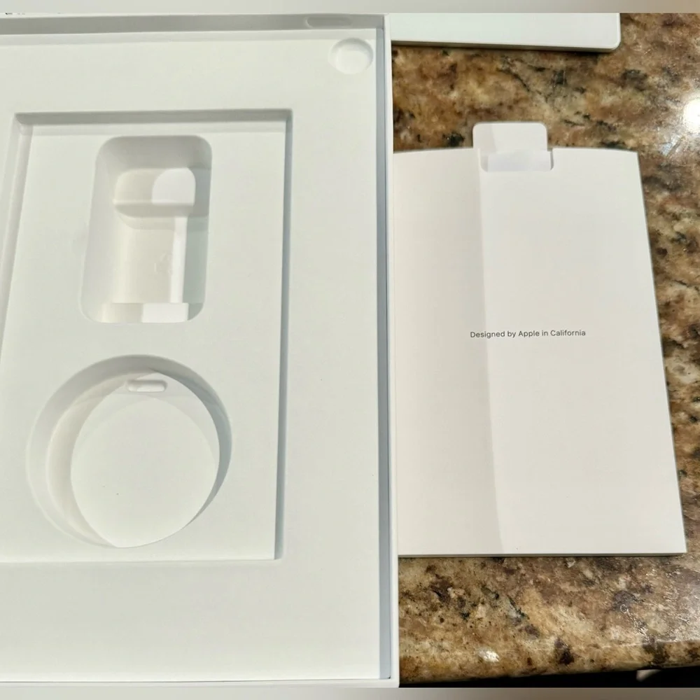 IPad Box - Empty Box - No Ipad Included - Picture 7 of 7